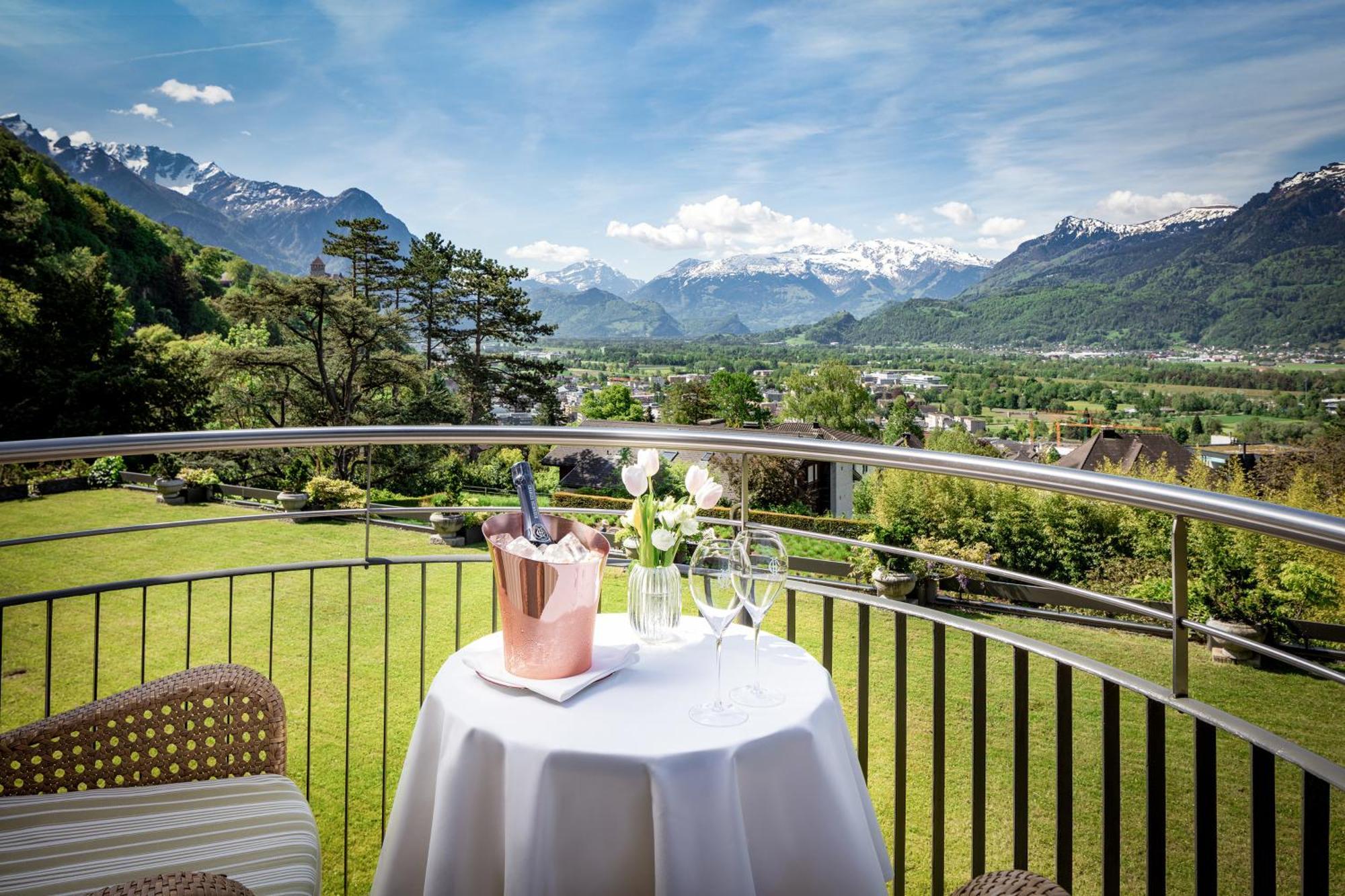 Park Hotel Sonnenhof - Relais & Chateaux Vaduz Exterior photo